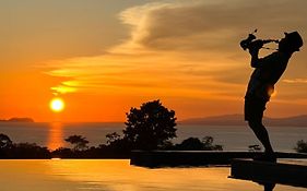 Nakabalo Guesthouse & Restaurant